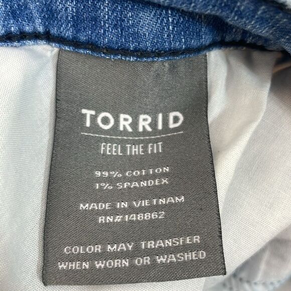 Torrid Crop Boyfriend Vintage Stretch Distressed Blue Jeans size 24 plus - Picture 9 of 12